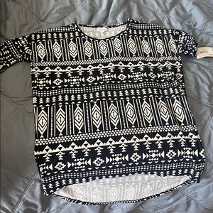 LuLaRoe Black and White Triangle Pattern Top